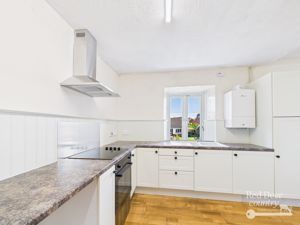 Kitchen/Breakfast Room- click for photo gallery